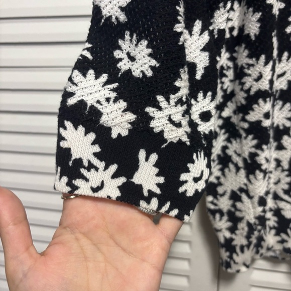 Ann Taylor Black With White Daisy Print Pullover Sweater 100% Cotton Size L - Picture 2 of 6
